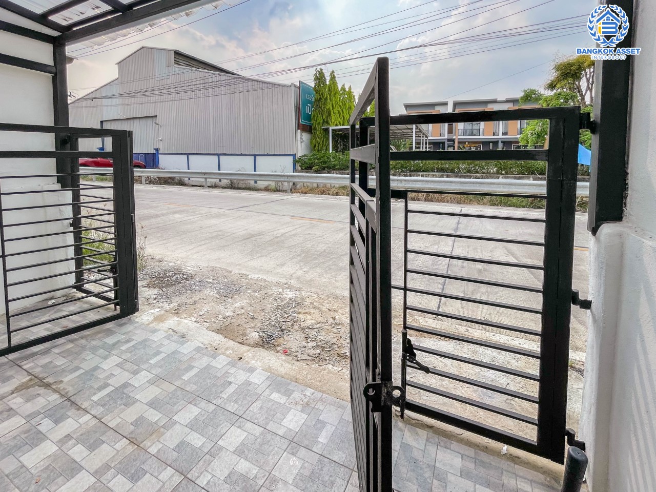 *****ทาวน์เฮ้าส์มือสอง ย่านนนทบุรี ม.ธารทอง2 บางใหญ่-กาญจนาภิเษก (ซ.วัดลาดปลาดุก) เนื้อที่ 23 ตร.ว. ฟังก์ชัน 2 ห้องนอน 2 ห้องน้ำ จอดรถได้ 1 คัน ทำเลเดินทางง่ายสะดวกสบาย ใกล้รถไฟฟ้าสายสีม่วง "สถานีคลองบางไผ่", ทางด่วน "กาญจนาภิเษก" และเซ็นทรัลเวสต์เกต